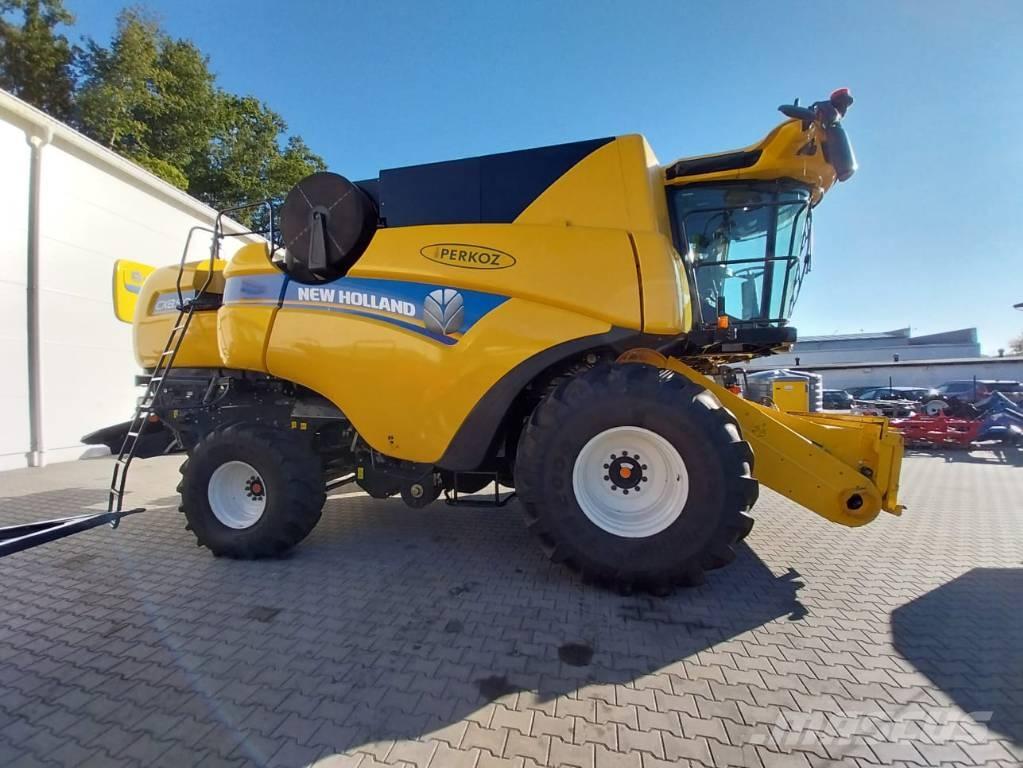 New Holland CX 8.90 Combine harvesters
