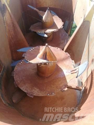  USA 850CF Mixer feeders