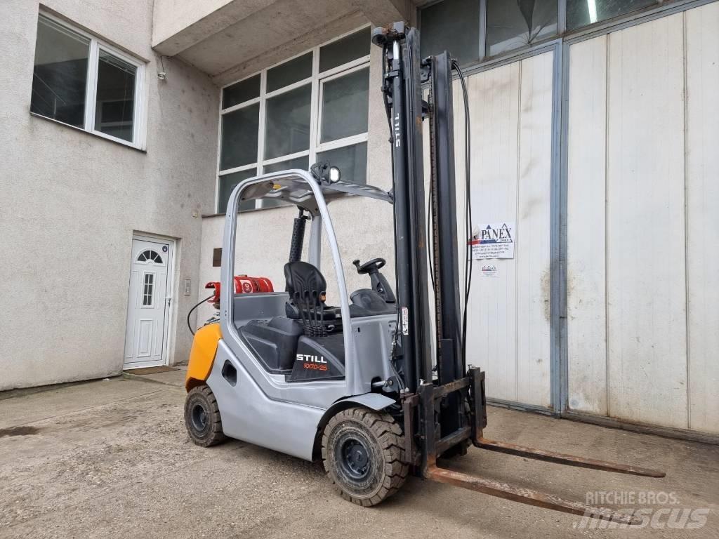 Still RX70-25T LPG trucks