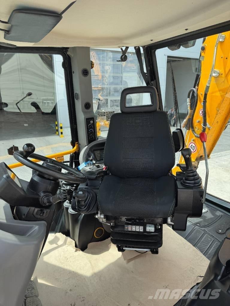 JCB 4 CX Pro Backhoe loaders