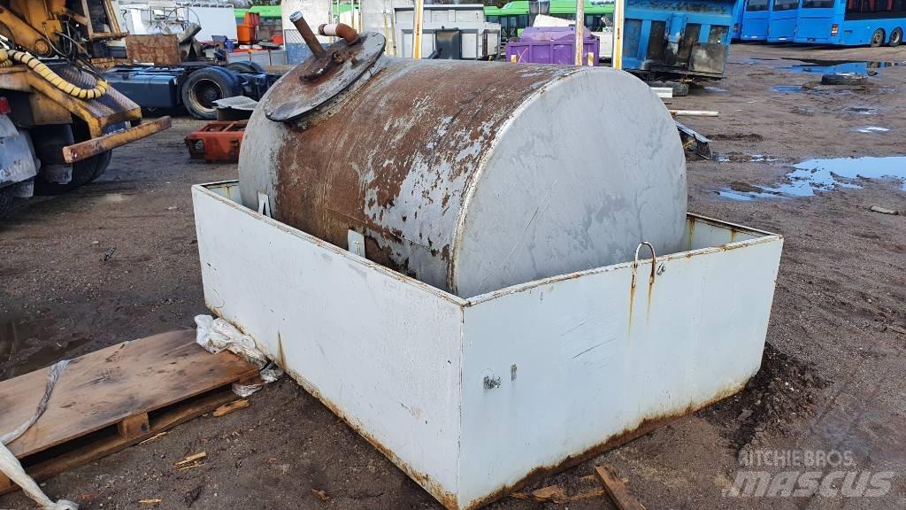  FUEL TANK Tanks