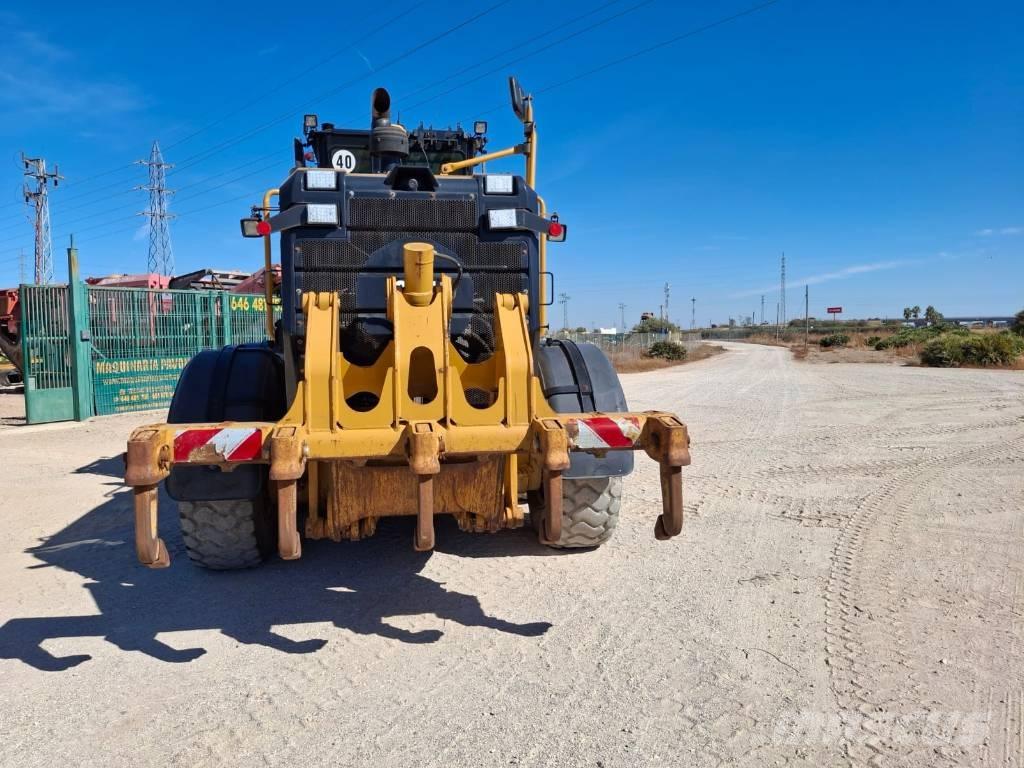 CAT 120 M 2 AWD Graders