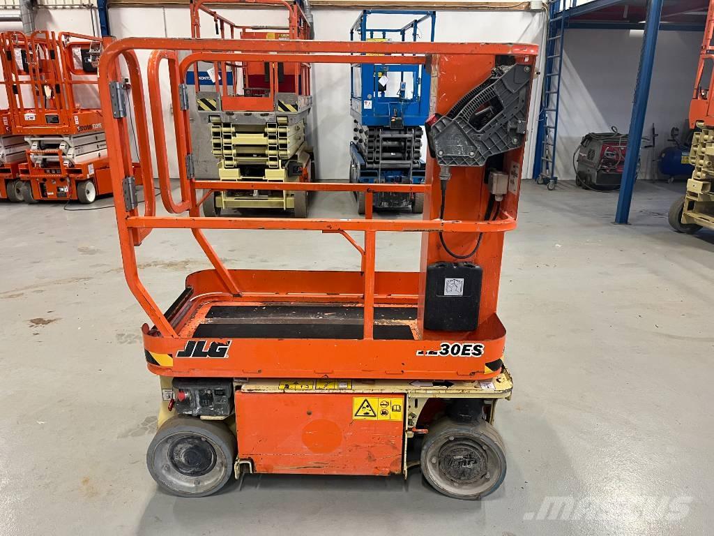 JLG 1230 ES Vertical mast lifts