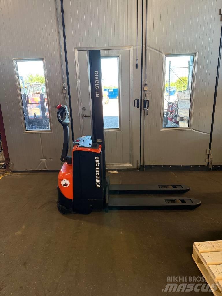 BT truck SWE 080L Pedestrian stacker