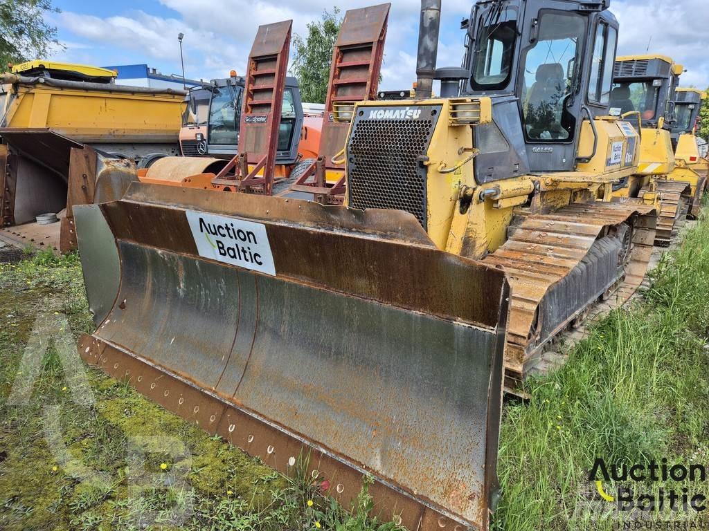 Komatsu D61EX-15 Crawler dozers
