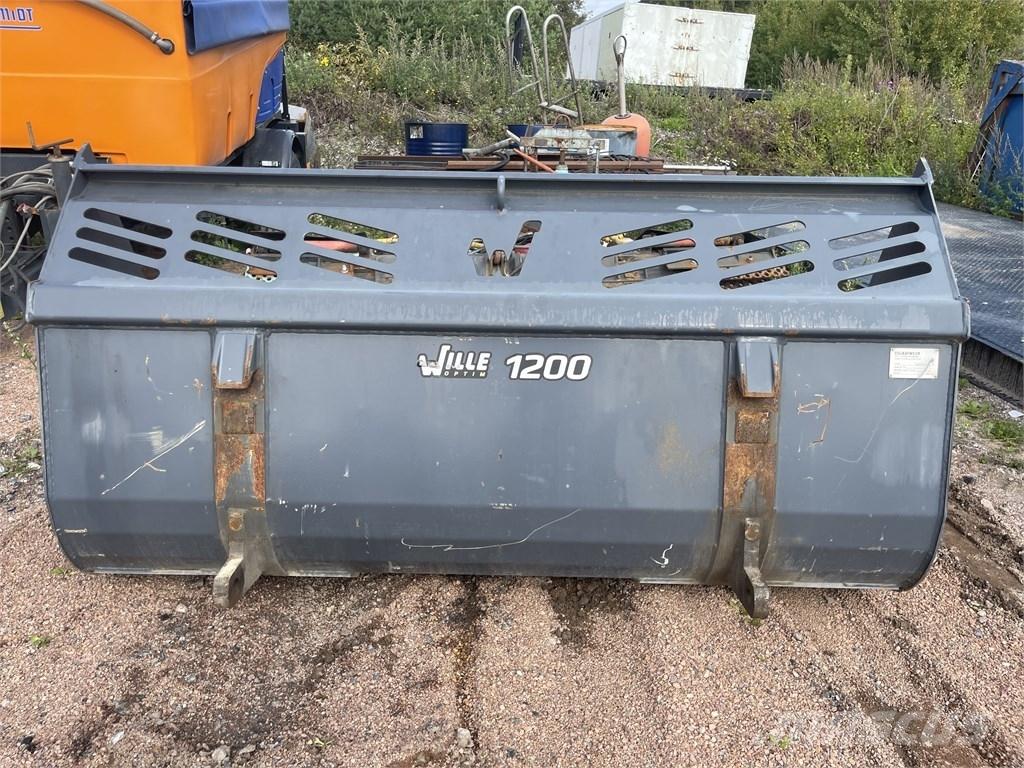  Vilakone Lumikauha Compact tractor attachments