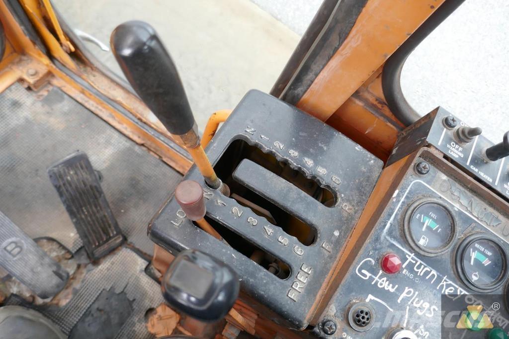 Mitsubishi MG300 Graders