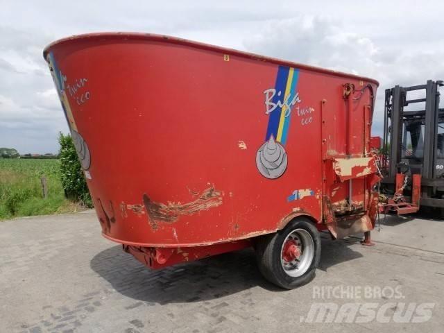 Peecon 17M³ Mixer feeders