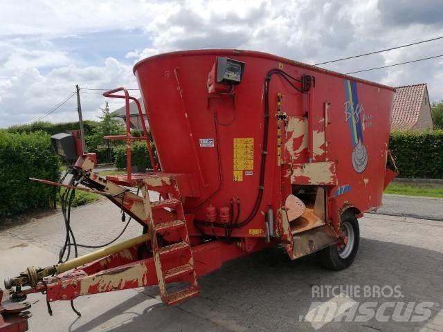 Peecon 17M³ Mixer feeders