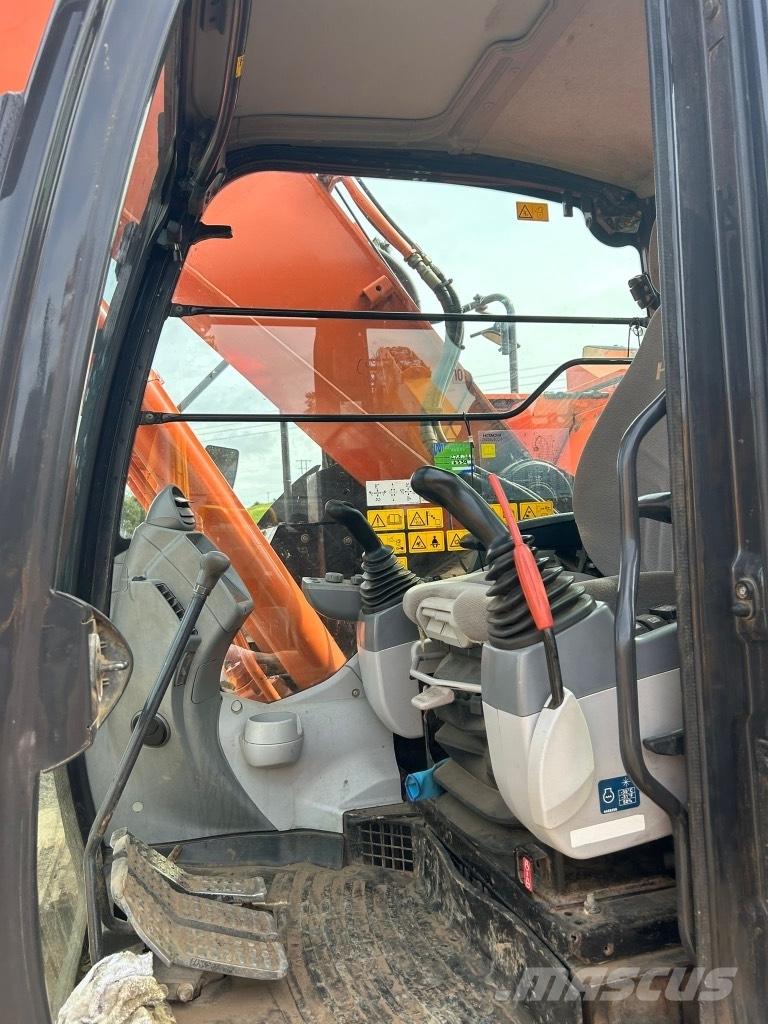 Hitachi ZX225 USLC-6 Crawler excavators