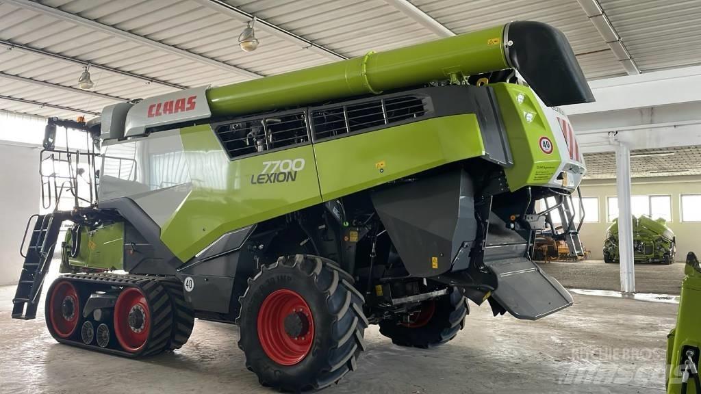 CLAAS LEXION 7700 TT Combine harvesters