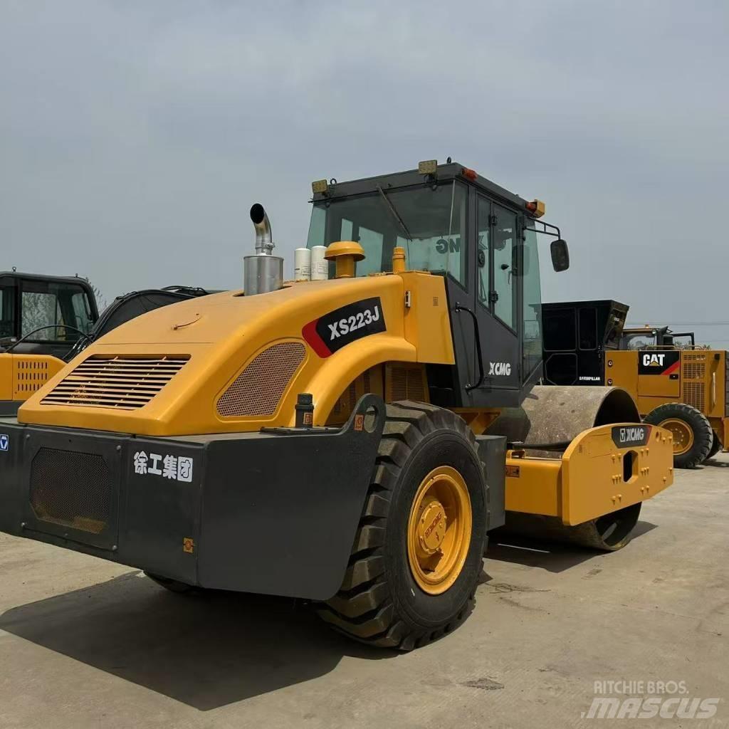 XCMG XS 223 J Single drum rollers