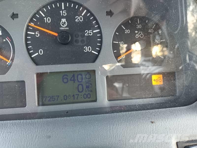 Valtra N 141 Tractors