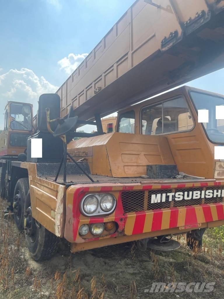 Hyundai HC 50 Tracked cranes