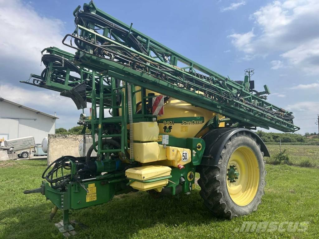 John Deere 840 i Trailed sprayers