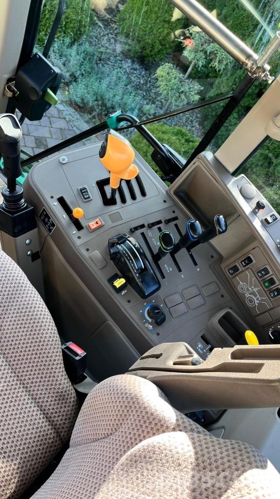 John Deere 6125 M Tractors