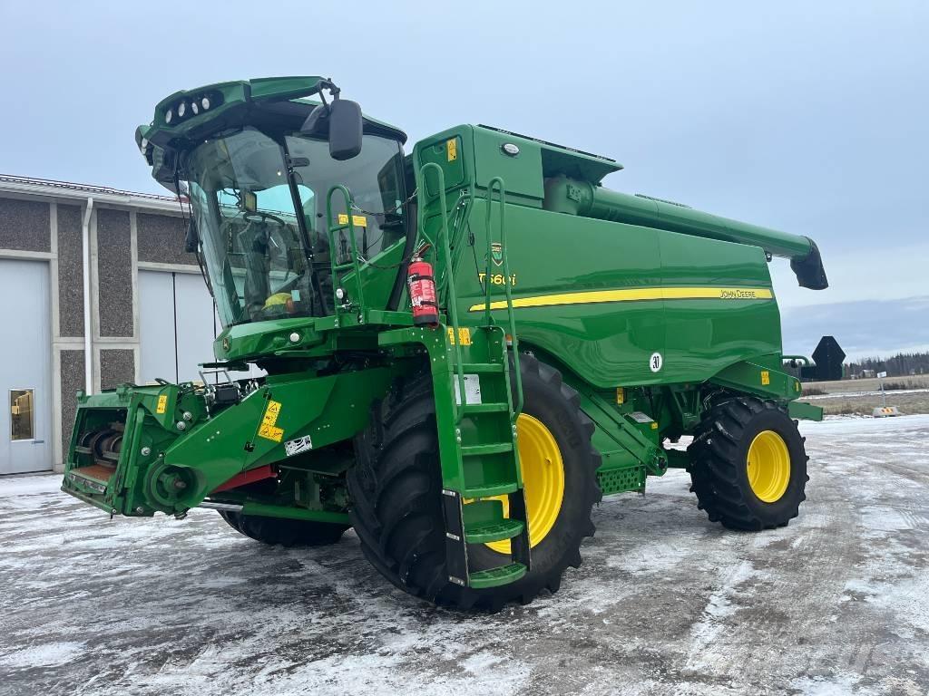 John Deere T660i Combine harvesters