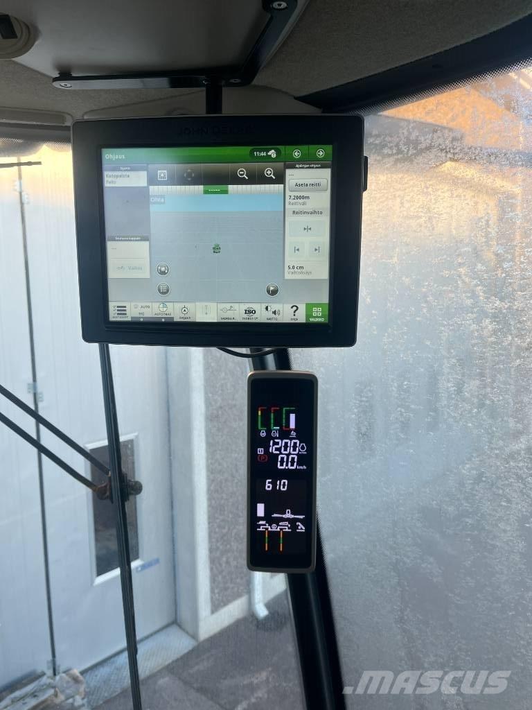 John Deere T660i Combine harvesters