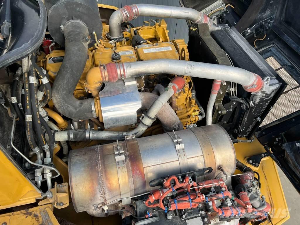 CAT 735 | 735B Articulated Dump Trucks (ADTs)