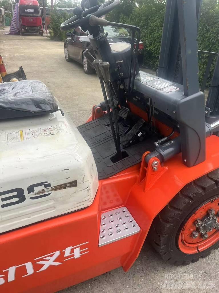 Heli CPC 30 Diesel trucks