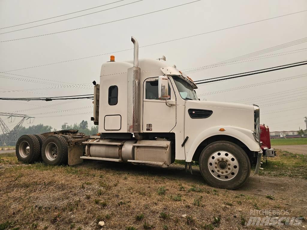Freightliner 122 SD Tractor Units
