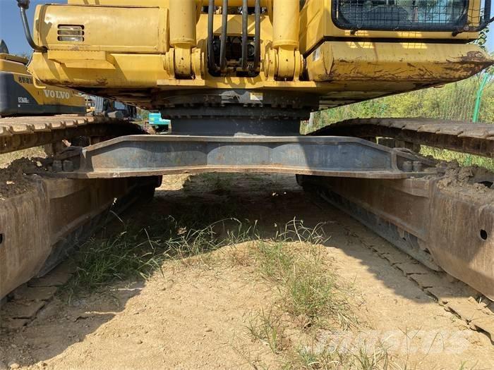 Komatsu PC450-8 Crawler excavators