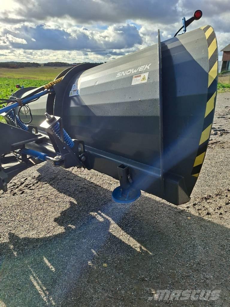 Snowek Alueaura Snow blades and plows