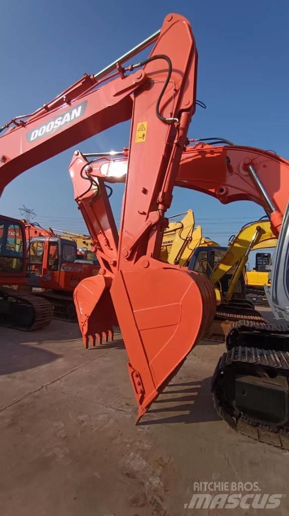 Doosan DX 300 LC Crawler excavators