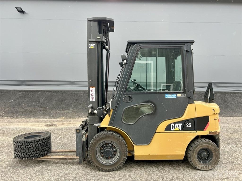 CAT DP 25 NT Diesel trucks