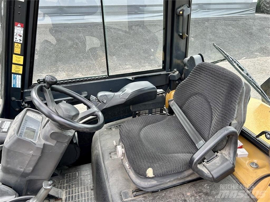 CAT DP 25 NT Diesel trucks