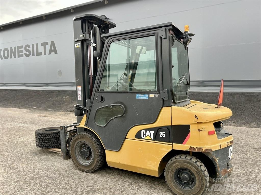 CAT DP 25 NT Diesel trucks