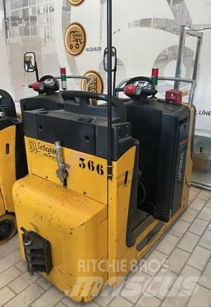 Still CX-Z30 Towing trucks
