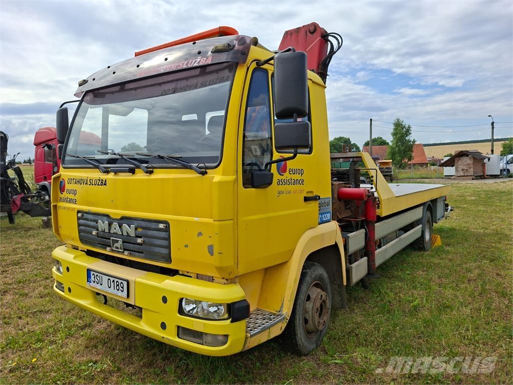 MAN 12.225 LC + HR Chassis Cab trucks