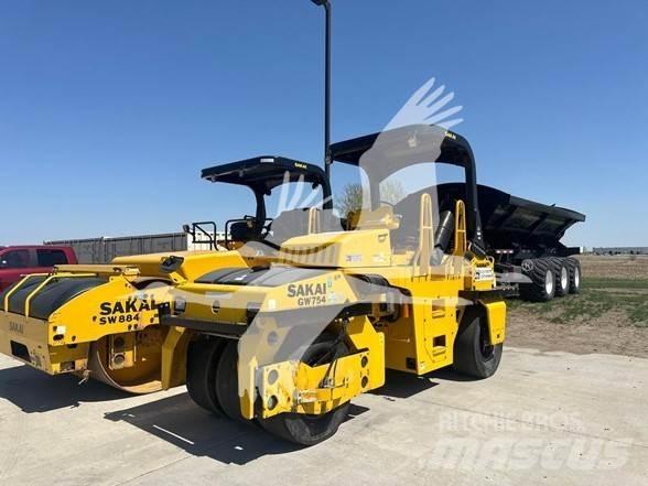 Sakai GW754 Pneumatic tired rollers