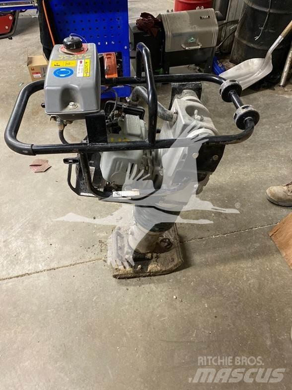 Sakai RS65 Towed vibratory rollers