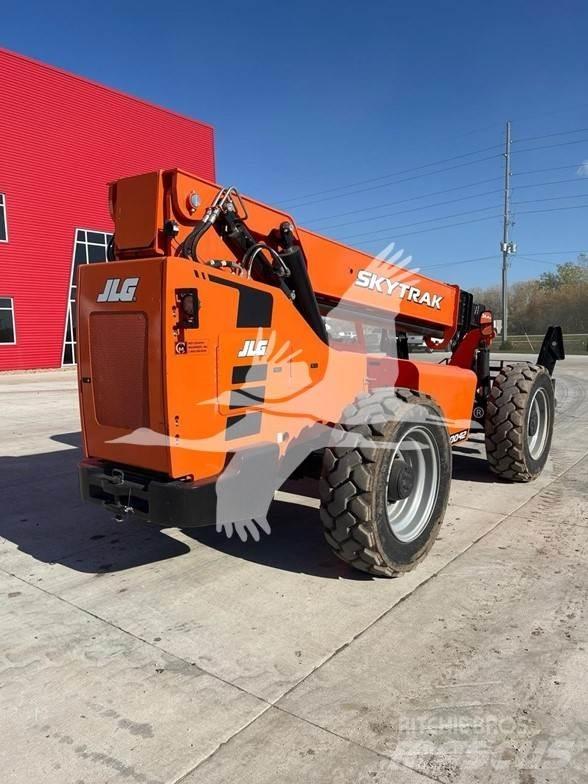 SkyTrak 10042 Telescopic handlers