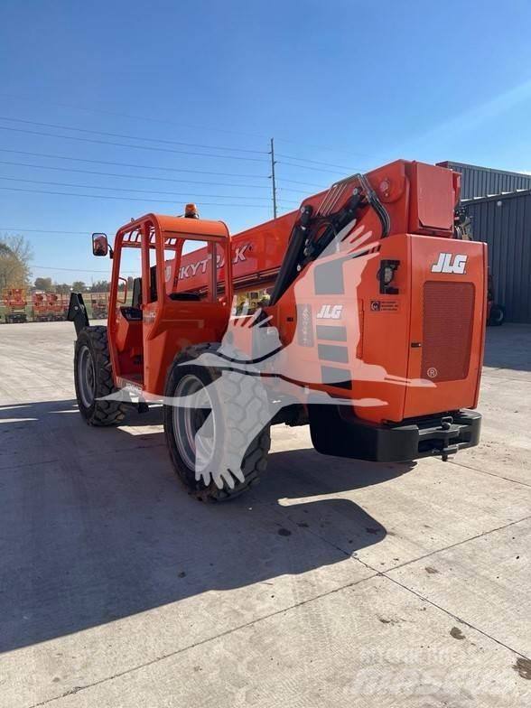 SkyTrak 10042 Telescopic handlers