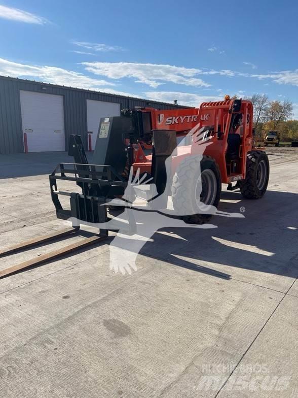 SkyTrak 10042 Telescopic handlers