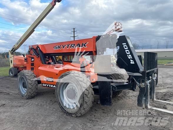 SkyTrak 10054 Telescopic handlers