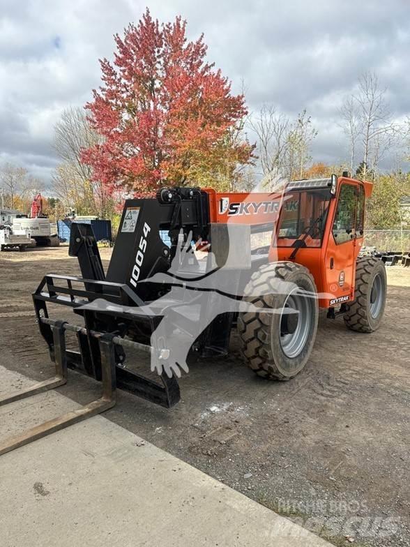 SkyTrak 10054 Telescopic handlers