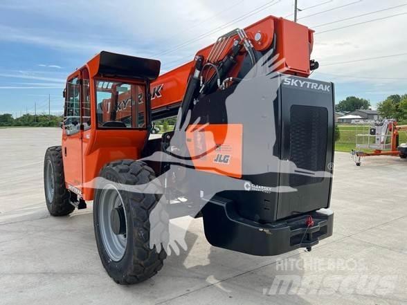 SkyTrak 8042 Telescopic handlers