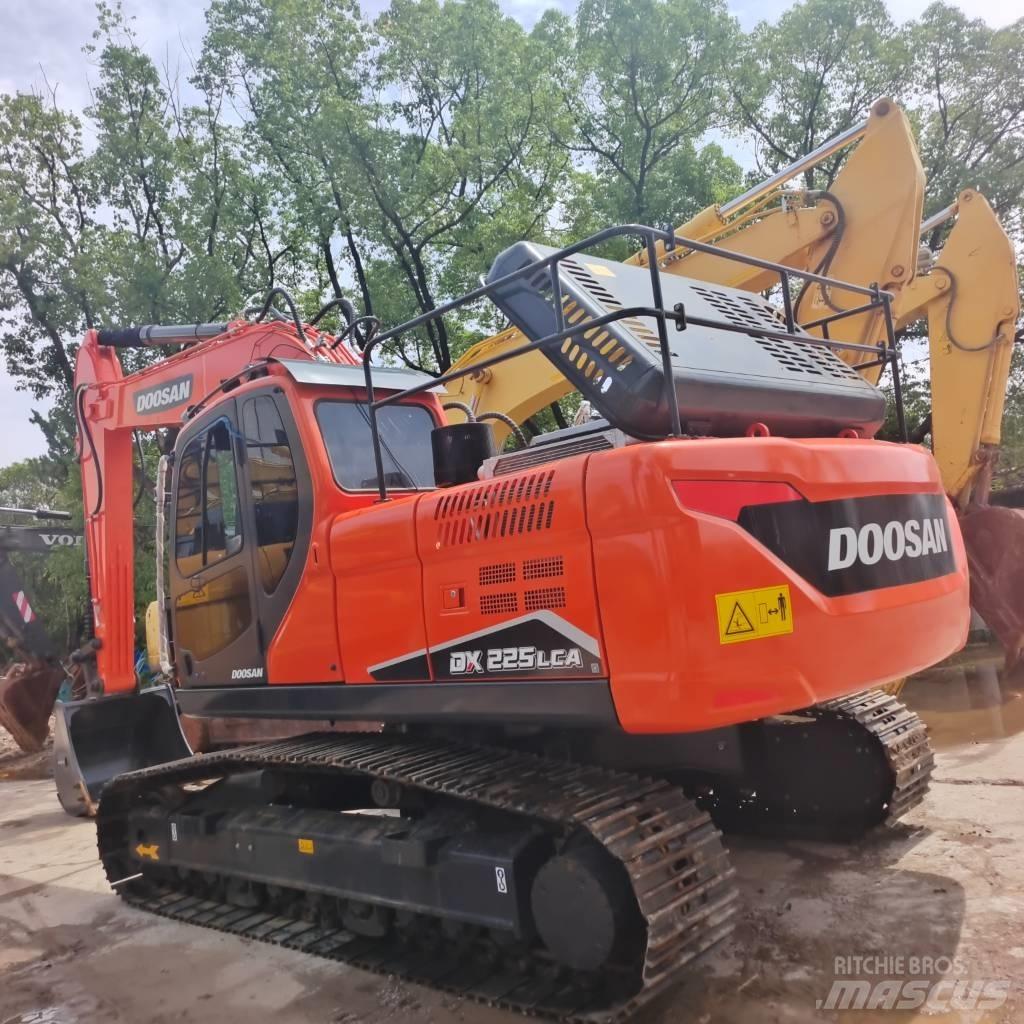 Doosan DX 225 LC Crawler excavators