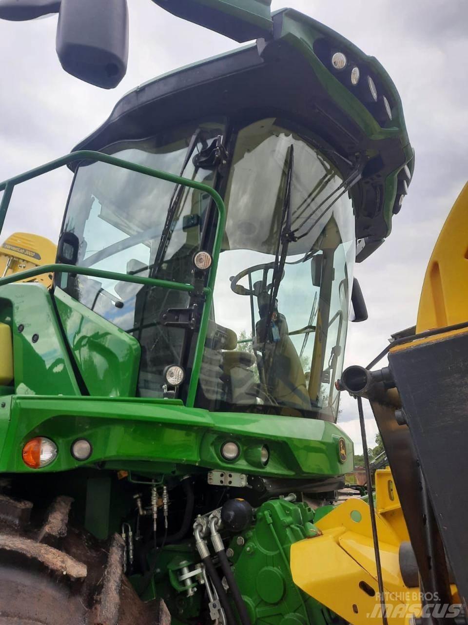 John Deere 8200 i Self-propelled foragers