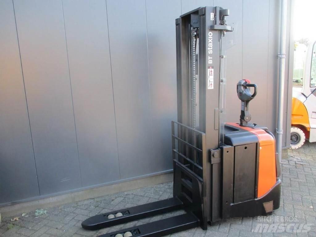 BT SPE 160L Pedestrian stacker