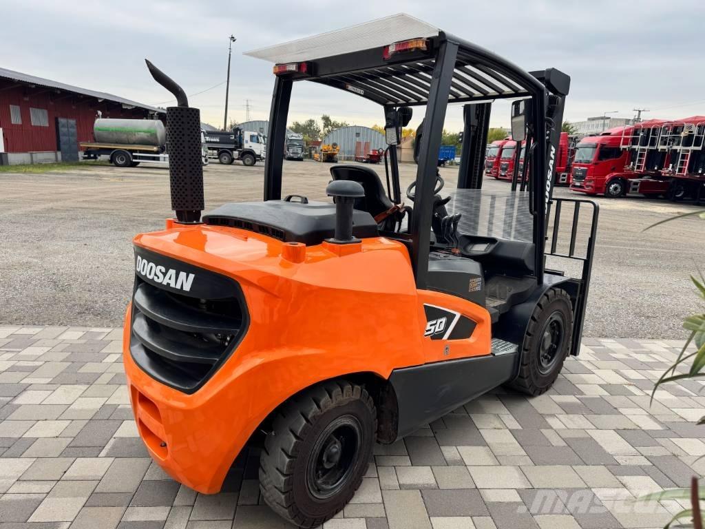 Doosan D 50,  130üó!!! 5t Diesel trucks