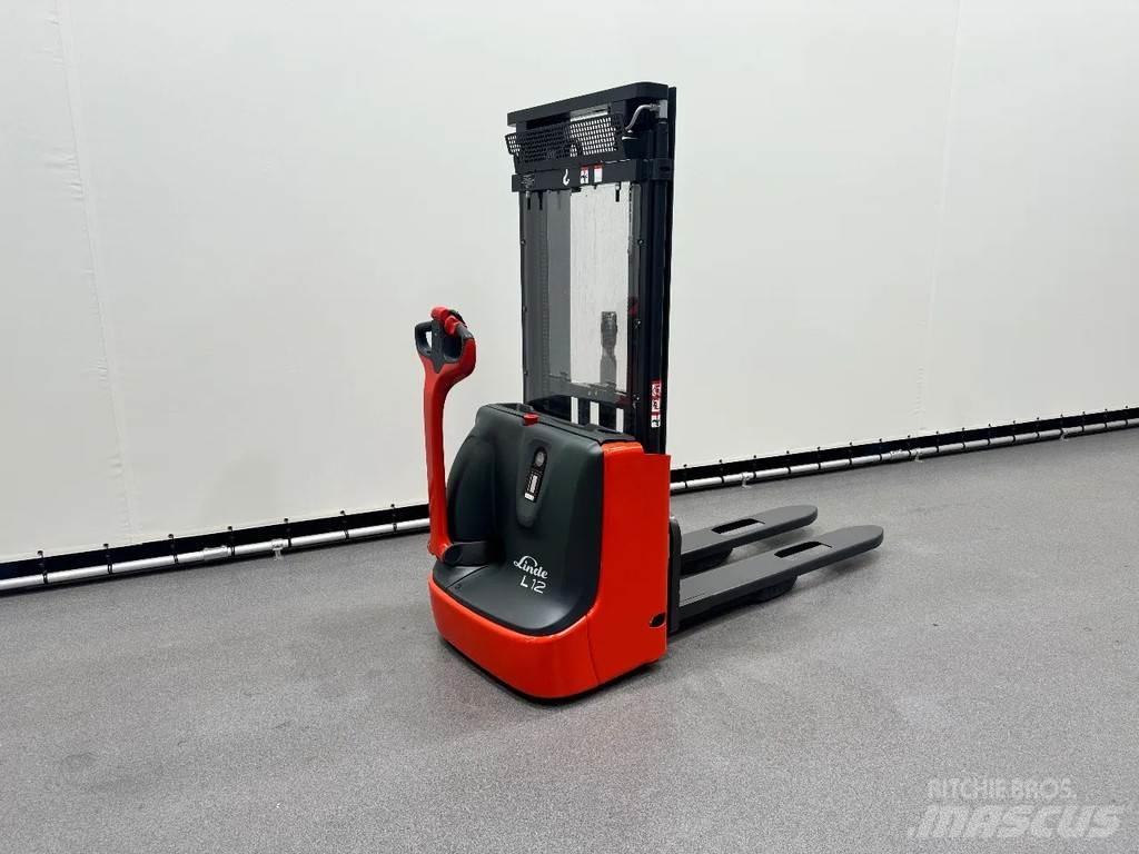 Linde L 12 Pedestrian stacker