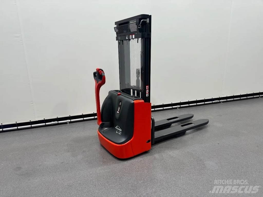 Linde L 12 Pedestrian stacker