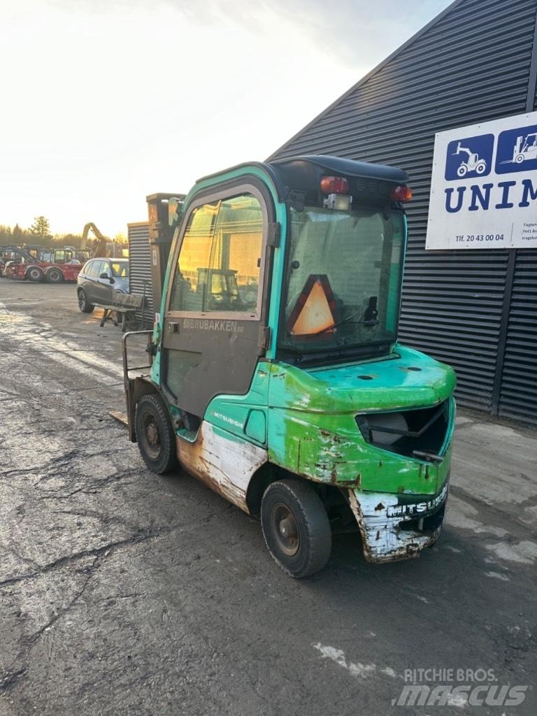 Mitsubishi FD25 Diesel trucks
