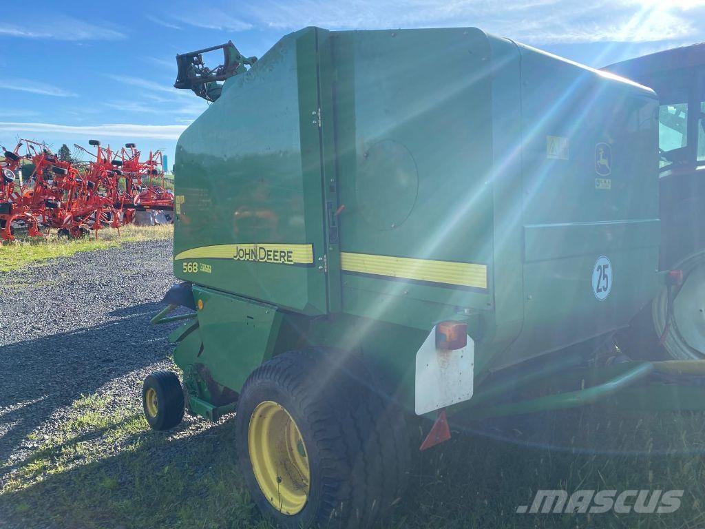 John Deere 568 Round balers
