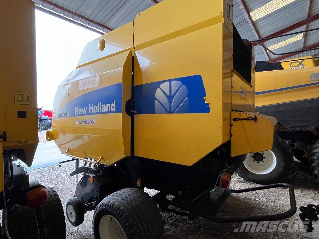 New Holland BR750A Round balers